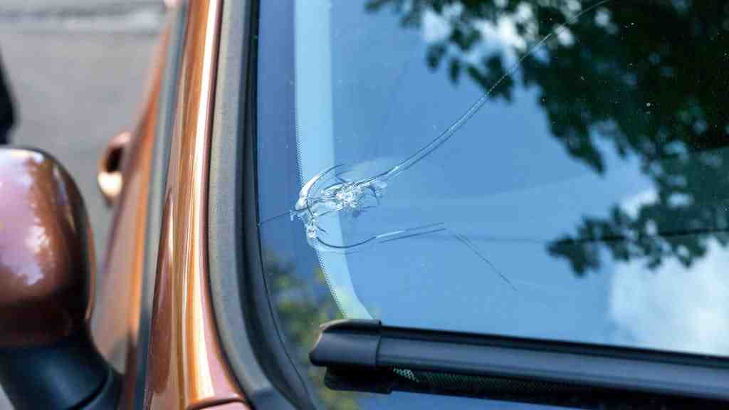 Can you drive with a cracked windshield Texas?