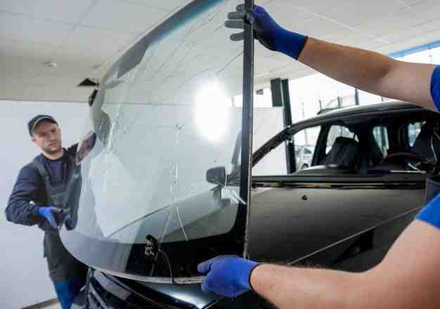 How much does it cost to fix a cracked front windshield?