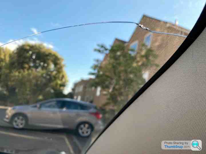 Can a car fail an MOT for a cracked windscreen?