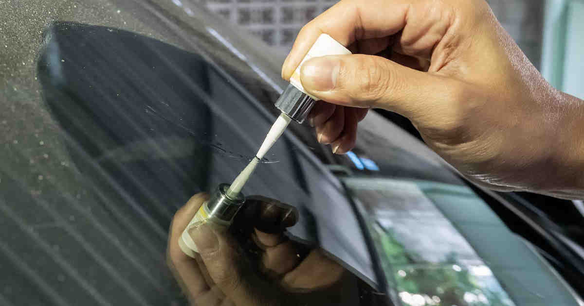 Does insurance cover cracked windshield?