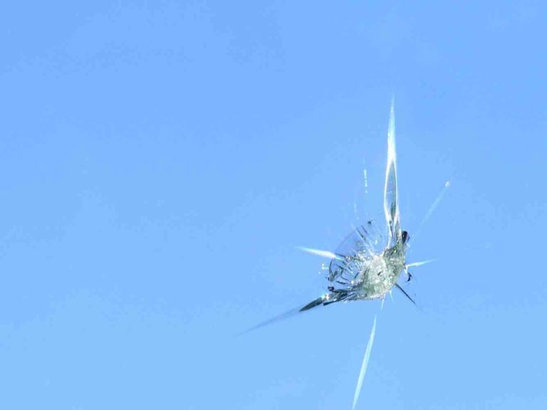 Will Super Glue fix cracked windshield?