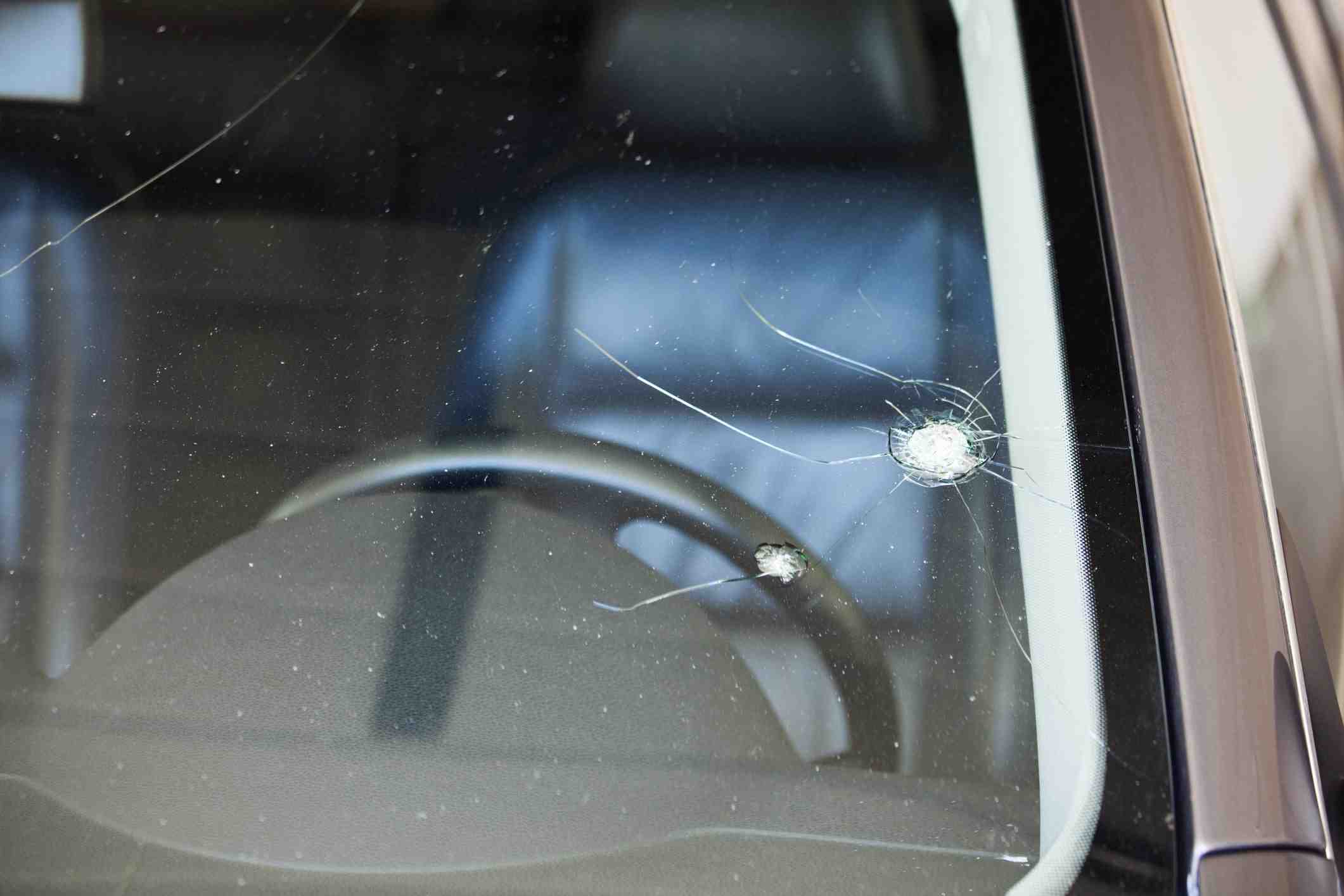 Is cracked windscreen illegal?