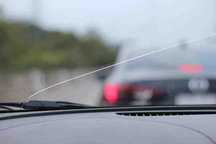 Will Super Glue fix cracked windshield?